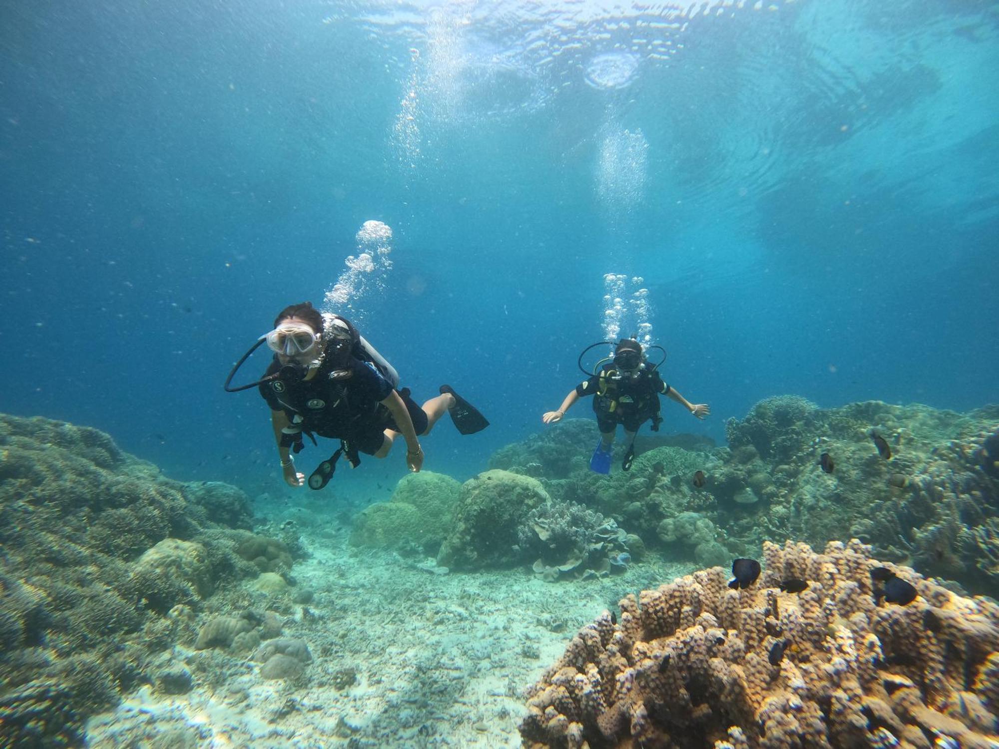 4 Sisters Divers ブナケン エクステリア 写真