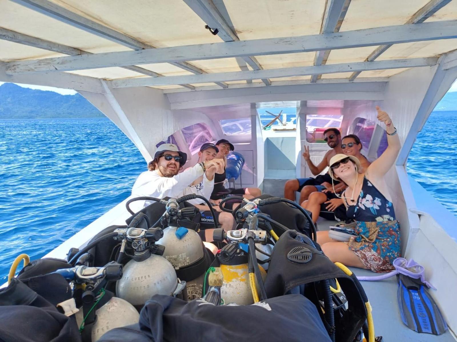 4 Sisters Divers ブナケン エクステリア 写真