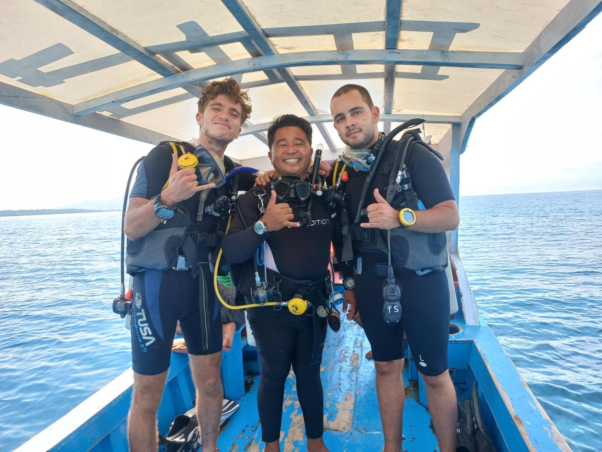 4 Sisters Divers ブナケン エクステリア 写真