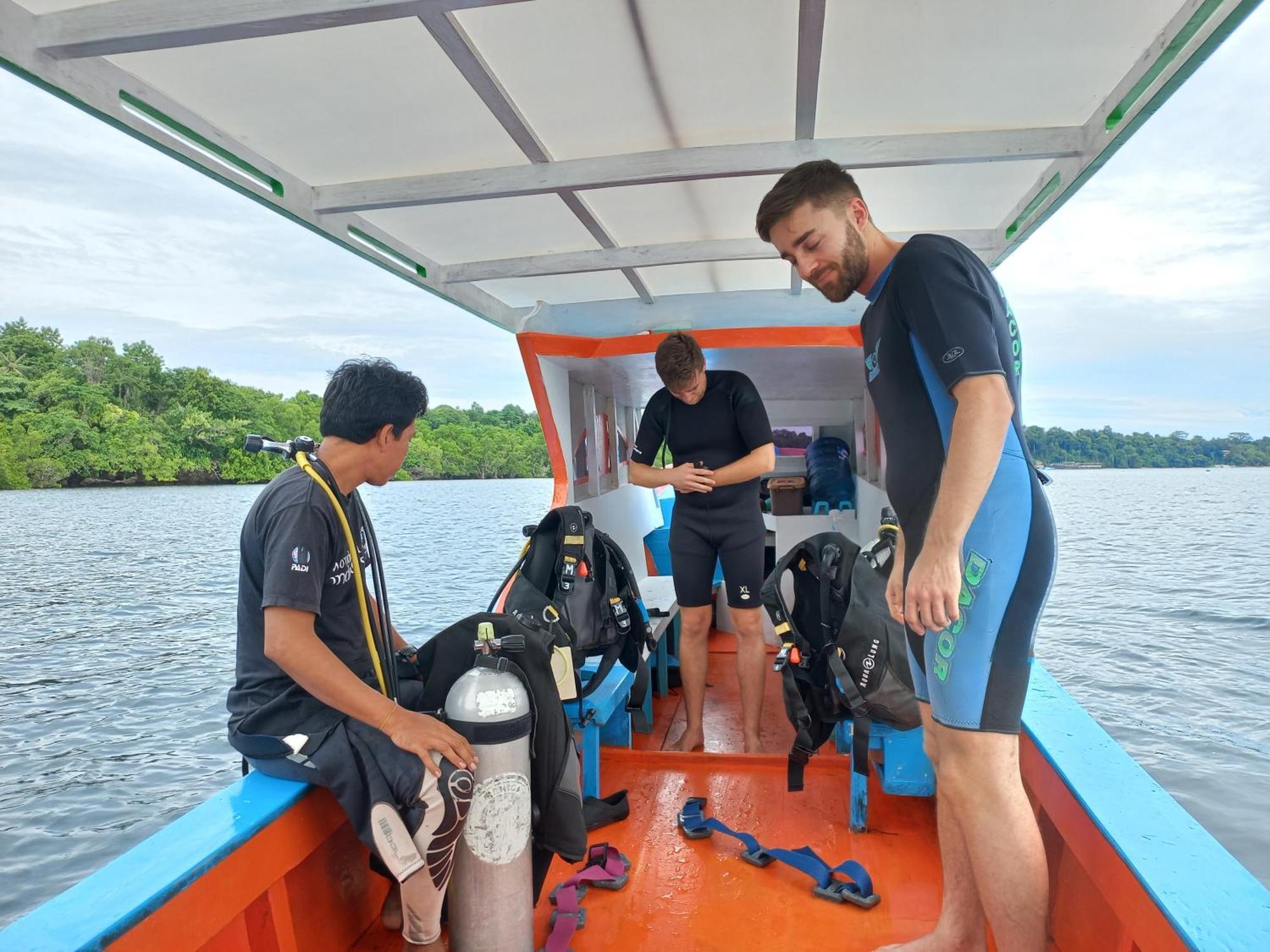 4 Sisters Divers ブナケン エクステリア 写真